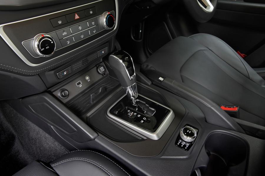 Детали интерьера SsangYong Musso Ute Dual Cab 2019 года  (AU) (фото 20 из 40)